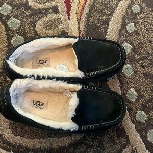 Ugg black slippers size 7